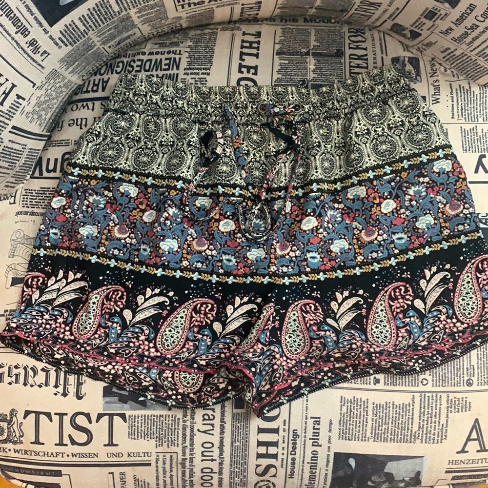 Cute pair of paisley 100% polyester shorts size small